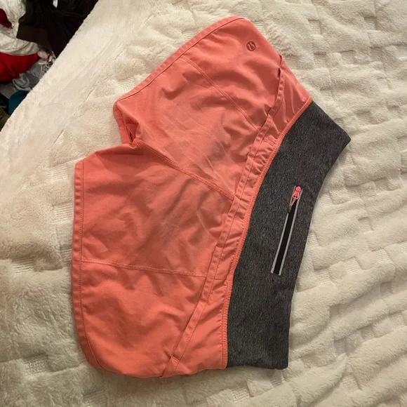 LuluLemon Speed Shorts Size 4 - Picture 5 of 8